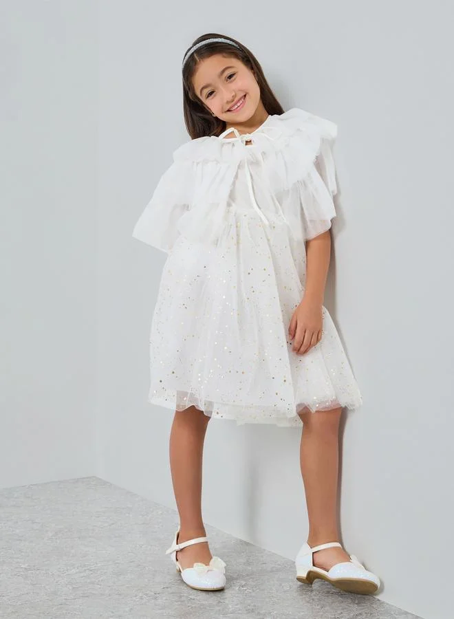 تايك تو فستان شبكي بسيور وتزيينات مع كيب تول